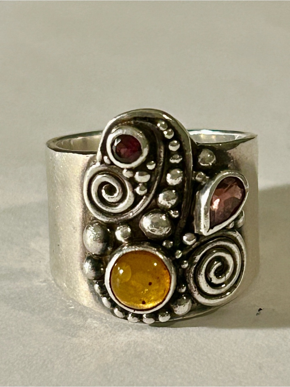 Vintage Sajen Sterling Silver Multi Stone scroll and spiral detail Ring